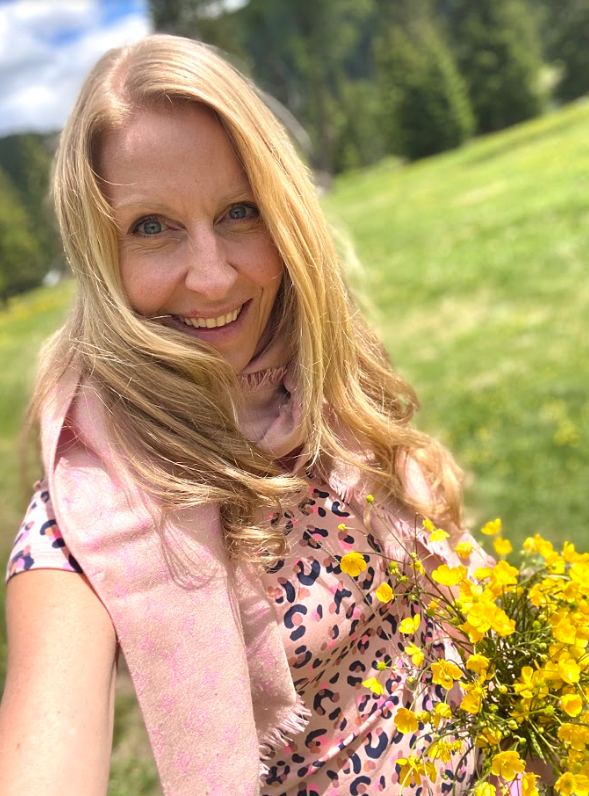 Britta Sonnenschein auf grüner Wiese